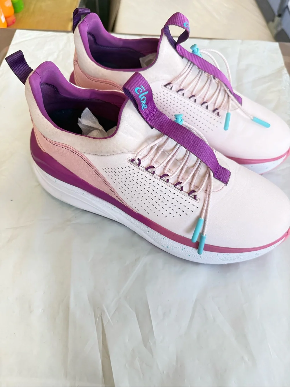 “SIZE 10” WOMENS CLOVE NURSING SNEAKERS